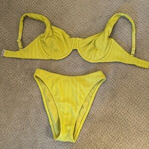🚨CLEAR OUT🚨  NWOT Abercrombie Chartreuse CURVY swimsuit set - NEVER WORN